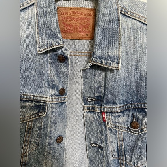 Levi’s Denim Jacket - Picture 3 of 6